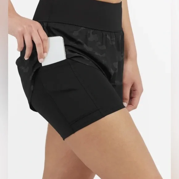SPANX The Get Moving Short, Black Camo! Zip Pocket Excellent Condition Size S - Picture 4 of 10